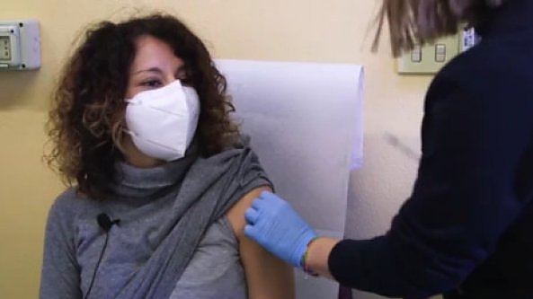 Il call center chiama medici e infermieri in lista: 
