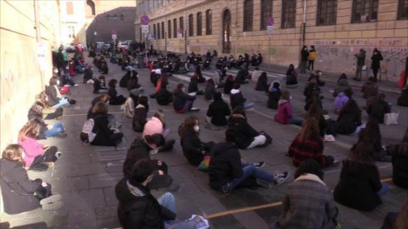 Il direttore dello Spallanzani Vaia alla protesta degli studenti romani