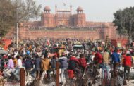India, assalto al Forte Rosso: gli agricoltori occupano Delhi