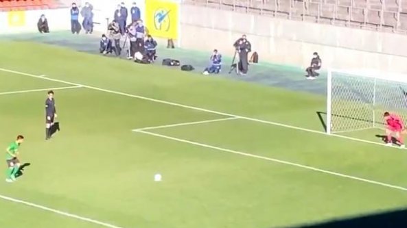 Rincorsa infinita per calciare il rigore: farebbe sbadigliare persino Zaza