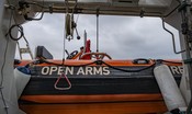 Open Arms soccorre 265 migranti in mare e chiede un porto dove sbarcare