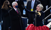 Lady Gaga canta l'inno nel Biden Day