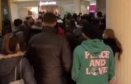 Roma, ressa al centro commerciale Euroma2 per le nuove Nike. La polemica sui social
