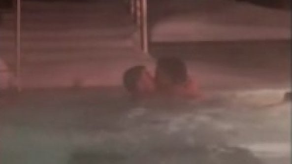 CR7 a Courmayeur con Georgina: bagno nella piscina dell'  hotel chiuso al pubblico   
