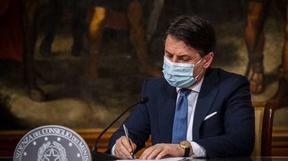 Crisi di governo, fiducia a Conte senza maggioranza assoluta? Per la Costituzione può andare avanti