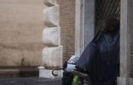 Roma, morto clochard a Piazza San Pietro: è il decimo decesso in 3 mesi