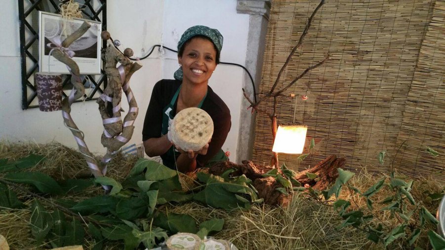 Agitu torna in Etiopia: un fratello e una sorella riportano la salma a casa