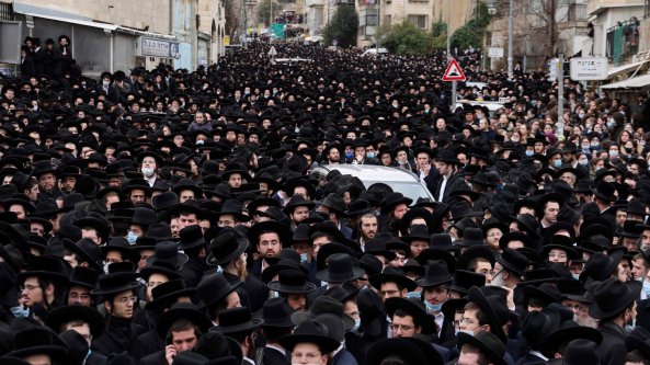 Israele, la rivolta degli ultraortodossi contro le norme anti-Covid