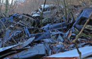 Genova, nel bosco un incredibile cimitero di auto abbandonate da decenni