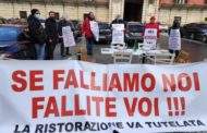 Ristori, riceve 77mila euro in più per errore: li restituisce ma gli bloccano il sostegno