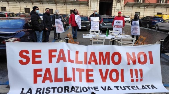 Ristori, riceve 77mila euro in più per errore: li restituisce ma gli bloccano il sostegno