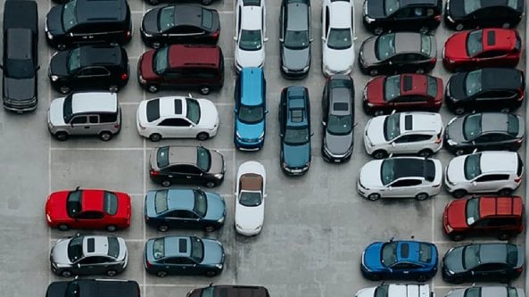 Sbloccati gli incentivi auto, da lunedì partono gli sconti