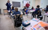 Scuola, da lunedì altri trecentomila studenti di nuovo sui banchi