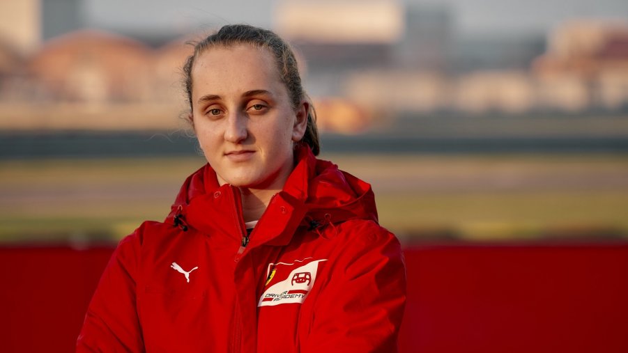 Maya Weug nell'Academy Ferrari, prima pilota donna della Scuderia