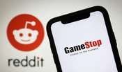 Fermate le vendite di azioni di GameStop. Ocasio-Cortez e Musk contro i broker di Wall Street