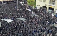 Ortodossi in strada per i funerali del rabbino: violazione di massa del lockdown