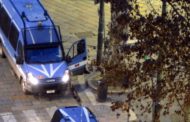 Parma, nel circolo arriva la polizia: clienti in fuga