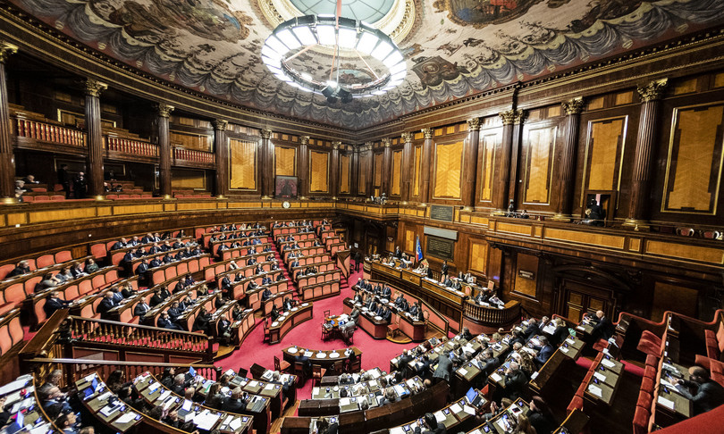 Per il Governo è lontana 'quota 161'. Iv conferma l'astensione, centrodestra 