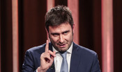 Lo scontro tra Di Battista e Renzi sta spaccando il M5s