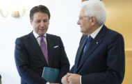 Conte tira dritto mentre Pd e M5s lo blindano. Ma Renzi alza il tiro