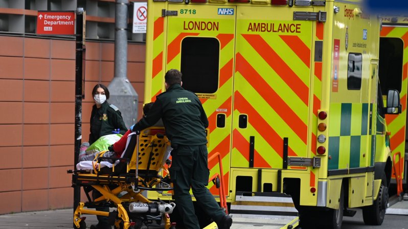 Il Regno Unito travolto dal nuovo ceppo del Covid. Scuole chiuse a Londra