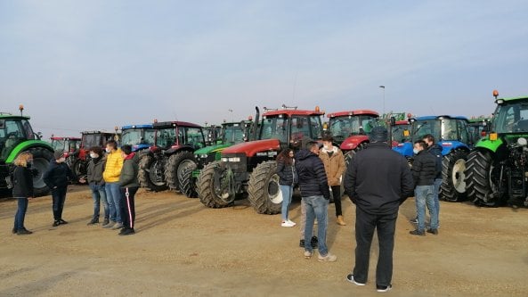 Carmagnola: i trattori invadono i terreni candidati a ospitare il sito per le scorie nucleari