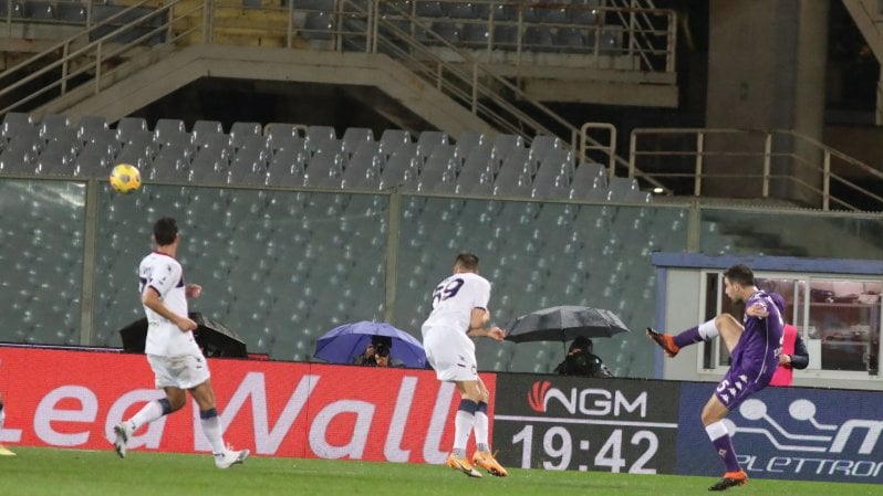 Fiorentina-Crotone 2-1, Bonaventura e Vlahovic rialzano i viola