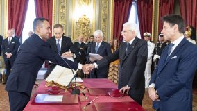 Crisi di governo, la corsa a Palazzo Chigi: da Di Maio a Gentiloni, ora a bordo campo si scaldano gli altri