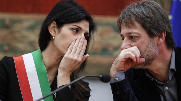 Roma, Raggi scarica Bergamo e Cafarotti: ecco l'ultimo rimpasto della sindaca 5S