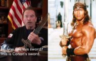 Schwarzenegger sfodera la spada di Conan contro Trump: 