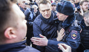 Arrestati cinque collaboratori di Navalny