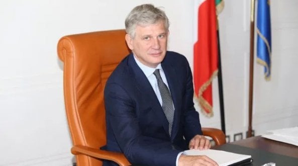 A guidare i Servizi va Pietro Benassi: diplomatico merkeliano vicinissimo a Conte