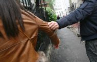 Prima gli scogli, poi nell'auto: lo stupro da incubo dell'immigrato