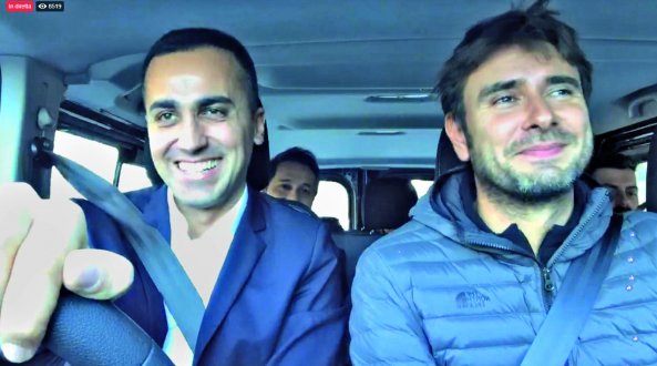 Crisi di governo, esplode il M5S. Scissione e processo ai vertici Di Battista : “Arriva l’apostolo delle élite”
