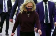 Usa, la Camera approva rimozione dalle commissione della deputata legata al movimento complottista QAnon