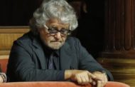 M5S, Beppe Grillo: il potere assoluto del leader che comanda anche se non c'è