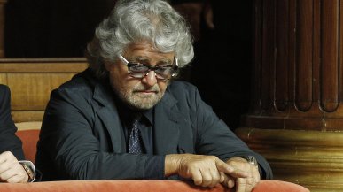 M5S, Beppe Grillo: il potere assoluto del leader che comanda anche se non c'è
