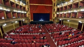 Quelle cento storie perdute nei nostri giorni senza teatro