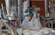 Coronavirus, Carlo La Vecchia: “I contagi reali sono il doppio, ecco perché ancora tanti morti”