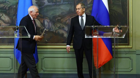 Russia, schiaffo di Lavrov a Borrell su Navalnyj: espulsi tre diplomatici europei