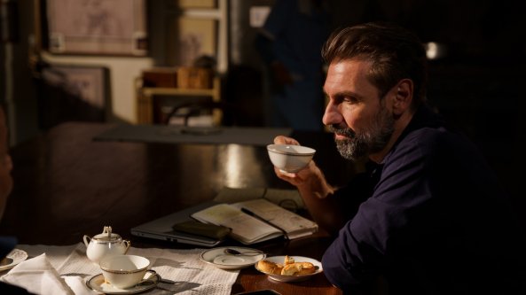 Fabrizio Gifuni: “Non sono un attore alfa, mi piace l'imperfezione”