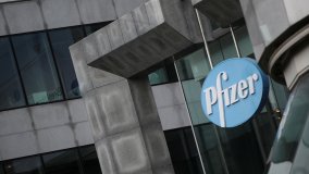 Vaccini antiCovid, Pfizer rassicura l'Ue: dal 15 febbraio aumenta la consegna e l'accordo del primo trimestre sarà rispettato