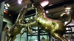 Dopo il toro, i cavalli: Di Modica fa un regalo alla sua Vittoria