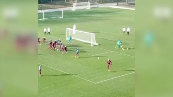 Ibrahimovic il 'ninja': gol in acrobazia in allenamento