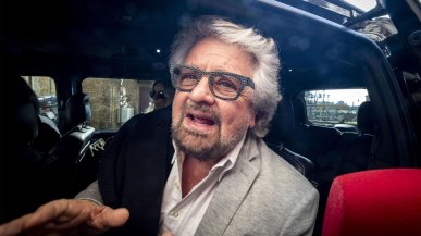 Crisi di governo, effetto Grillo sul M5S:  sì del fondatore a un governo politico