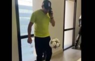 A Los Angeles Del Piero palleggia mentre lavora: il tocco palla non è invecchiato