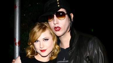 Marilyn Manson nega le accuse di violenza di Evan Rachel Wood, ma la sua etichetta lo lascia