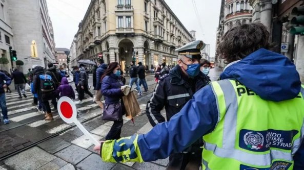 Assistono i pedoni per espiare le colpe commesse al volante