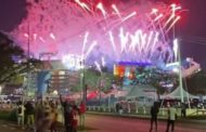 La festa dei tifosi tra canti, balli e fuochi d'artificio