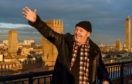Vasco Rossi, 69 anni di fuochi d'artificio. Jovanotti, Noemi, Saturnino, gli auguri degli amici